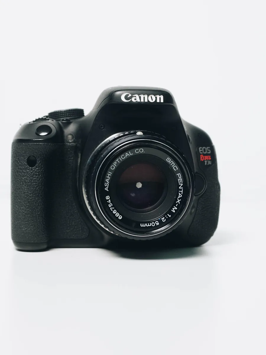 Fotógrafo trabajando con cámara durante una sesión